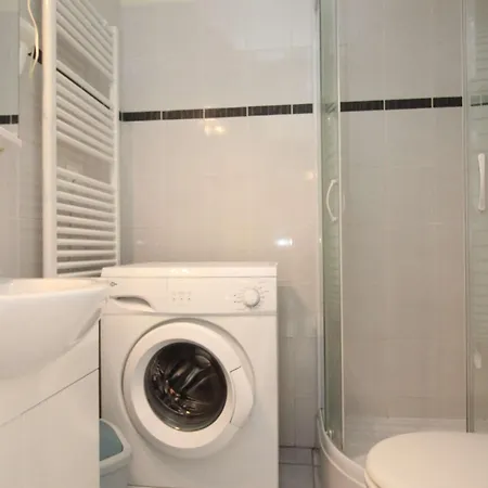 T1 Climatise Avec Wifi, Proche Thermes Et Commerces, Balcon, 2 Etoiles, - Fr-1-553-35